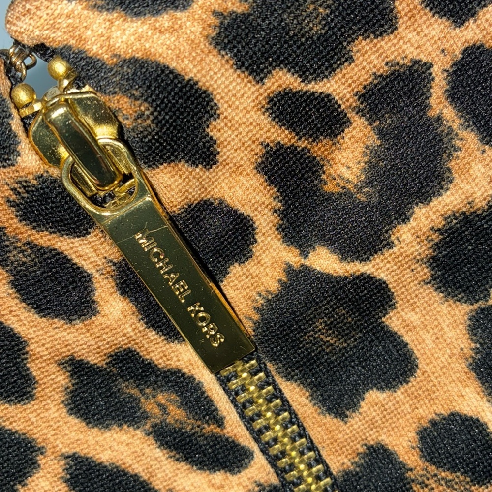 MICHAEL KORS leopard skirt, back slit, lined, exposed gold zipper in back. 16 - Picture 9 of 17